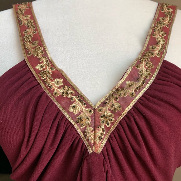 Volume Maroon Bead Detail V Neck Top - Picture 9 of 13